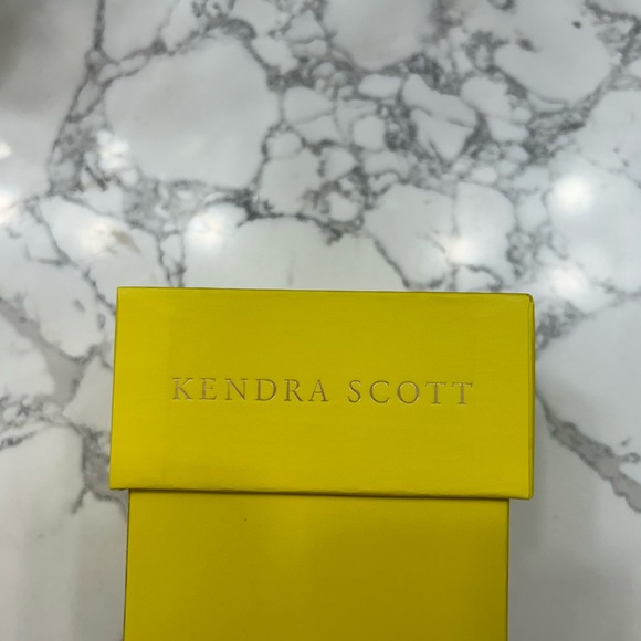 Beautiful gold with pearl face Kendra Scott watch - Picture 3 of 6